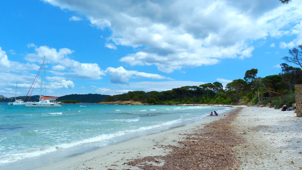 argent-beach-porquerolles-and-its-sandy-beaches-blueskyboat-boat-rental