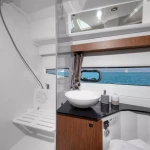 blueskyboat-shower-room-giens-hyeres-boat-trip-porquerolles