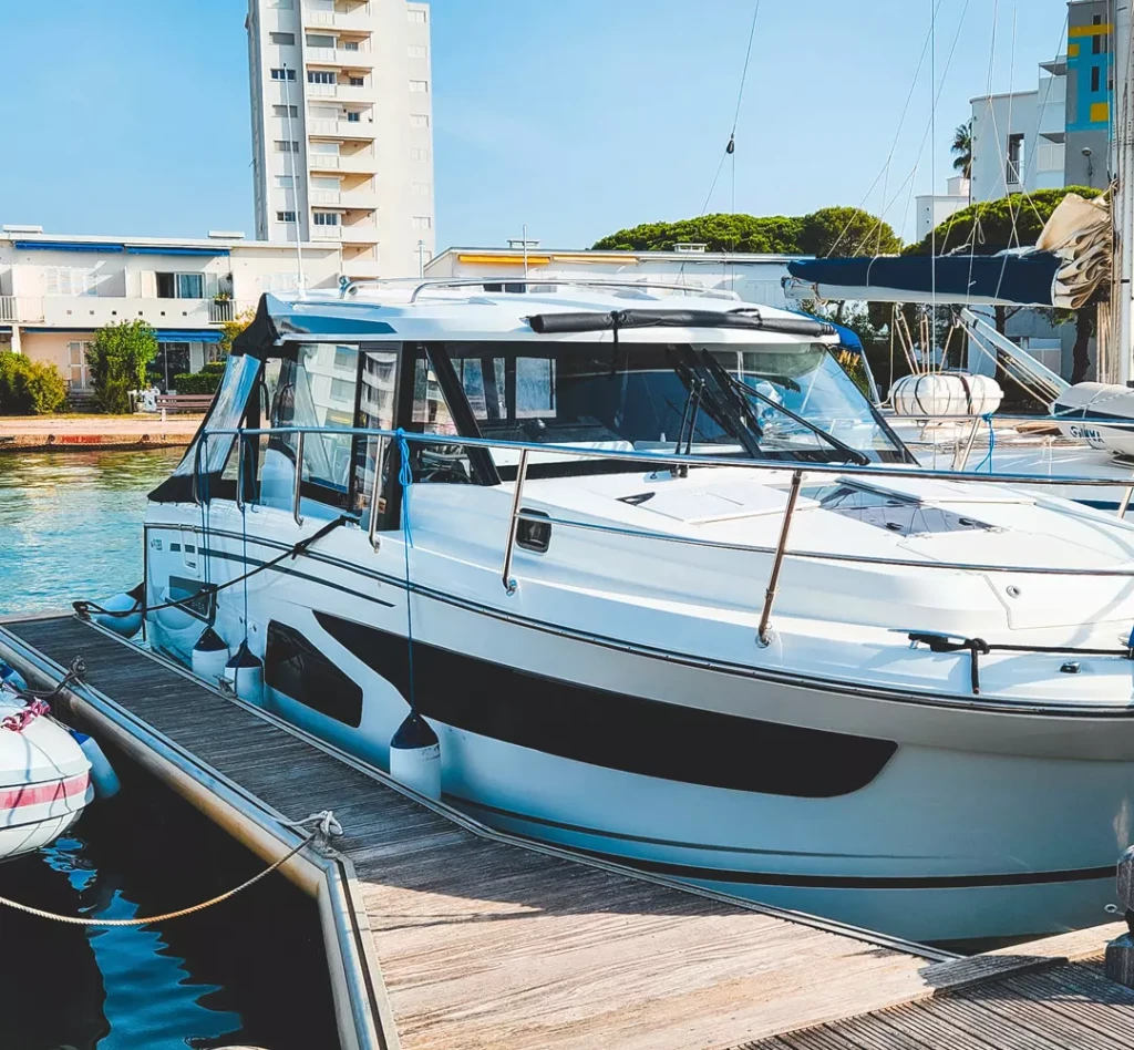 blueskyboat-yacht-atoll-merry-fisher-1095-yacht-hyeres