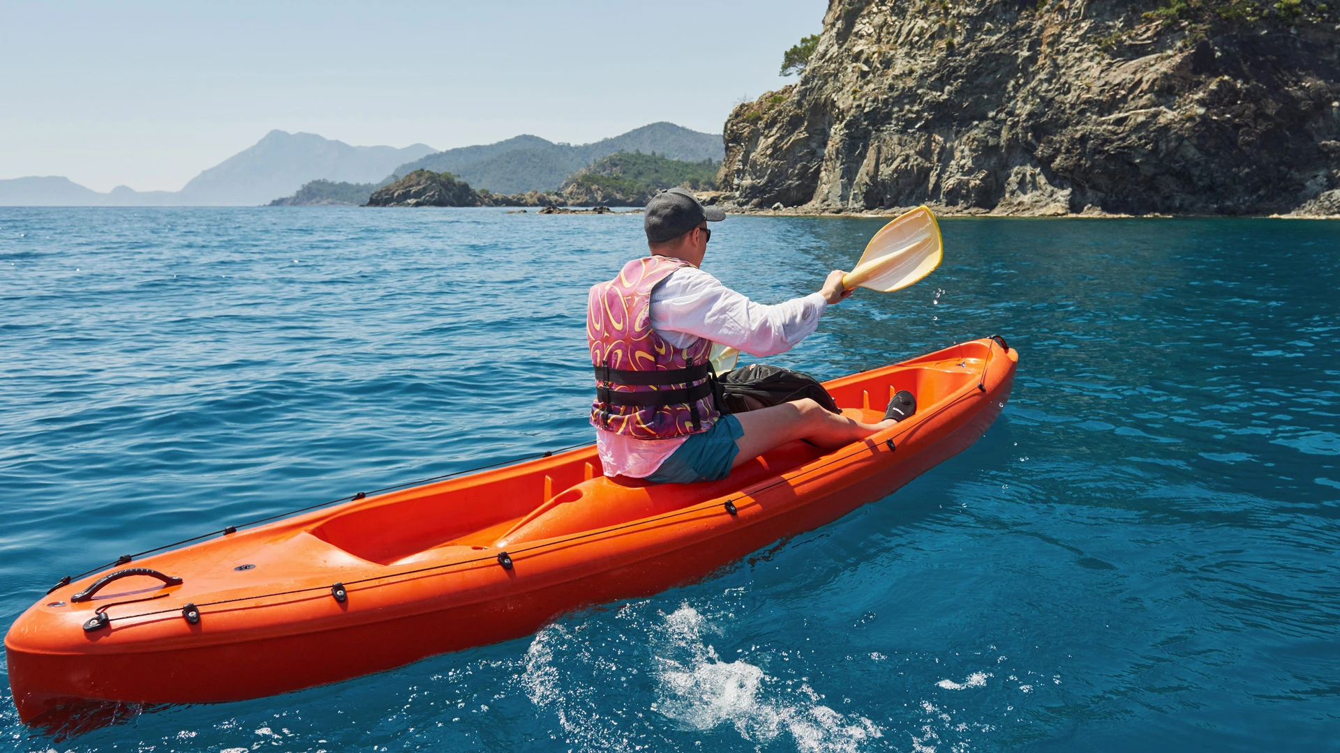rental-yacht-canoe-kayak-nautical-activity-southoffrance-blue-sky-boat-unusual-stay