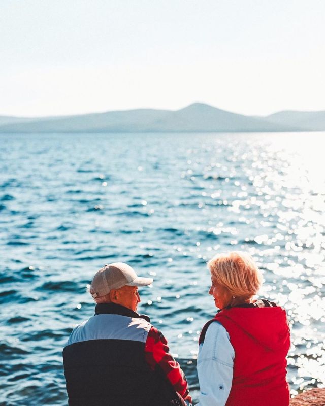 📅 La fête des grands-mères approche ! 
Offrez une carte cadeau pour une excursion inoubliable d'une journée sur la Côte d'Azur. ☀

⚓ Embarquez au port d'Hyères et partez en direction de Porquerolles et ses sublimes plages de sables fins. 
 ________________

🪢 Infos / Réservation
📞 04 94 08 65 44
📲 www.blueskyboat.com
📍 Quai de Hyères, 83400 Hyères
🕐 Ouvert de 9h à 18h
🚤 10 personnes maximum (sans capitaine)

#boattrip #suddelafrance #cotedazur #cotedazurnow #vartourisme #southoffrance #toulon #sanary #hyeres #porquerolles #portcros #frenchiriviera